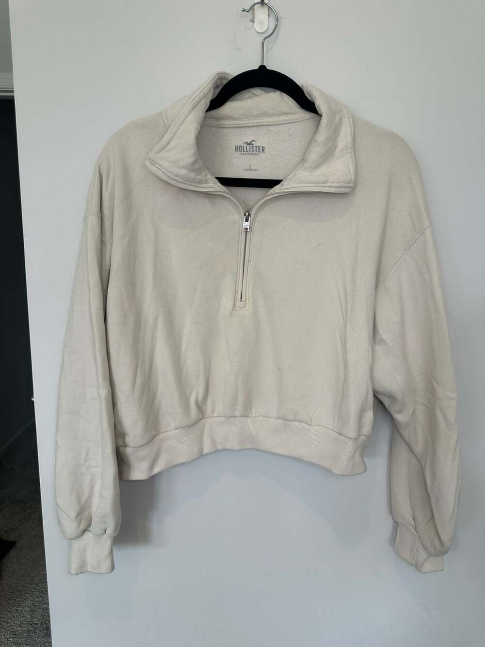 Hollister Cream Cropped Half Zip Sweatshirt Size L